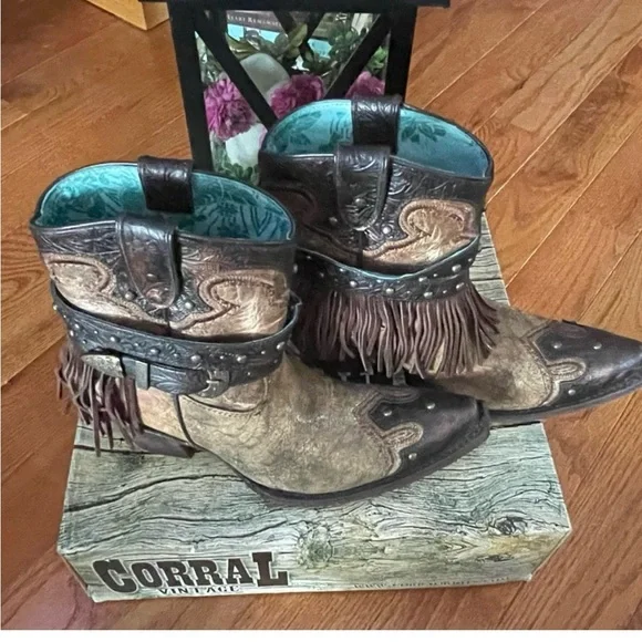 Womens Short Vintage Corral Western Boots - Picture 3 of 8